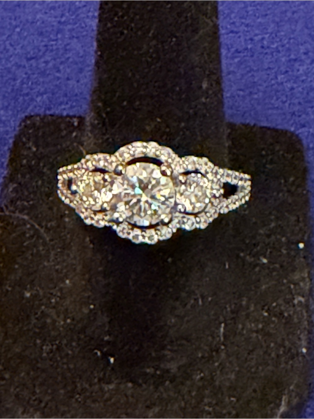 Halo Three-Stone Ring wiyh 3 ct of Moissanite. NEW with gift box . Sz 7 S925